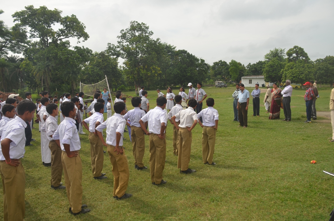 Oxford students taking part in an outdoor school activity