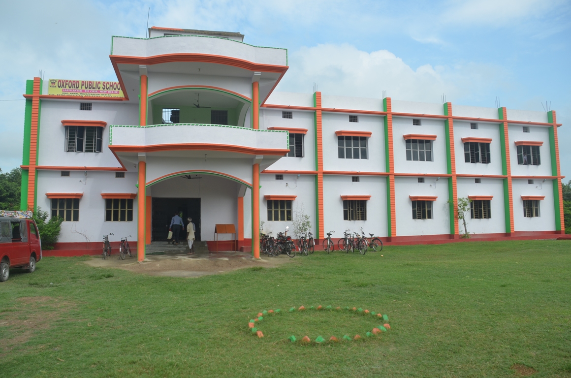 Oxford Public School building and green campus in Chamarua